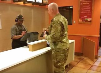 Soldier spots two boys in Taco Bell selling home-made cookies– his act of kindness earned him the praise of many