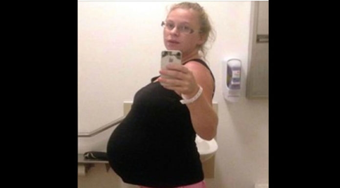 Mom announces birth of identical triplets by sharing a photo of her dyed placenta