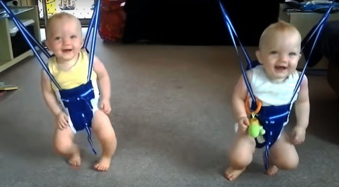 Cute twin babies dance in perfect sync to Johnny Cash’s song