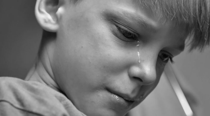 Mother abandons 8-year-old son at a petrol station with a note saying he’s too naughty to be taken care of