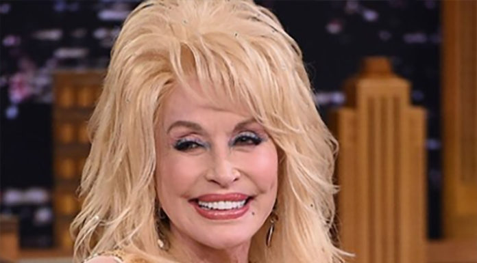 Dolly Parton’s fans went crazy over a photo of her showing her natural hair
