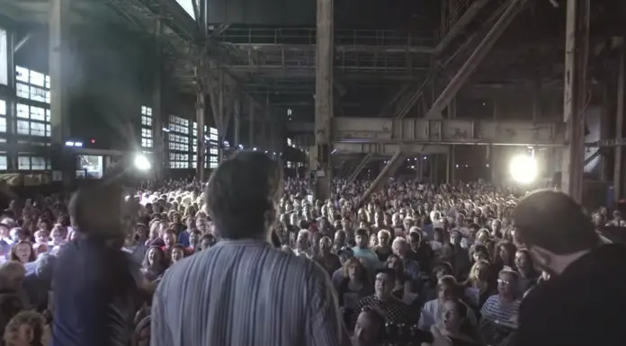 Over 1500 people join haunting rendition of Leonard Cohen’s “Hallelujah”