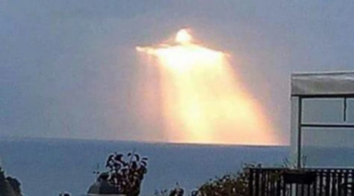 Man captures glowing figure shining through clouds – Many say it looks like Christ the Redeemer