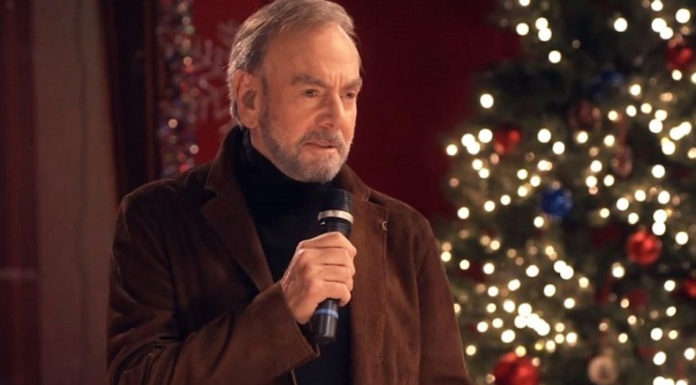 Neil Diamond pays tribute to the loved ones who are no longer with us on Christmas and it tugs at our heartstrings