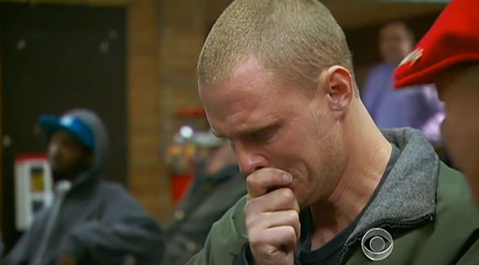 “Secret Santa” gives $100 bill to a desperate man he meets by chance and changes his life forever