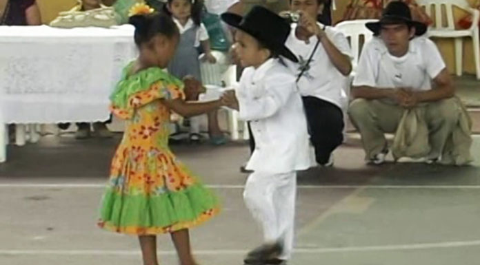 3-year-old cousins from Venezuela perform an incredible dance routine