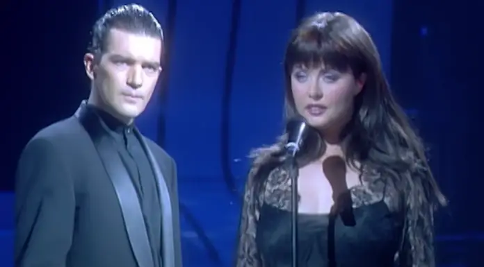 Antonio Banderas and Sarah Brightman put a stunning duet together on the stage of “The Phantom of the Opera”