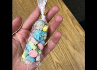 Girl can’t afford to buy her teacher a present, so she comes up with a free gift that melts hearts