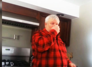 Guy tries to explain the bad smell of a woman he came across, but his gag reflex is triggered each time and it’s hilarious