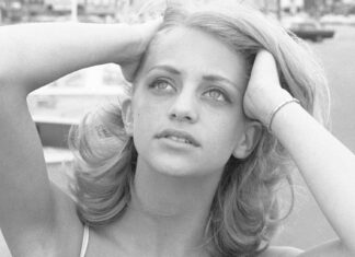 Young girl was abandoned by her father, who declared she was ‘dead’ to him – now she’s a well-known actress