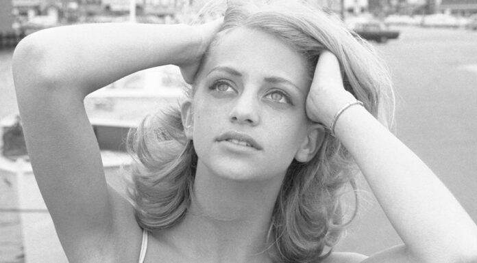 Young girl was abandoned by her father, who declared she was ‘dead’ to him – now she’s a well-known actress