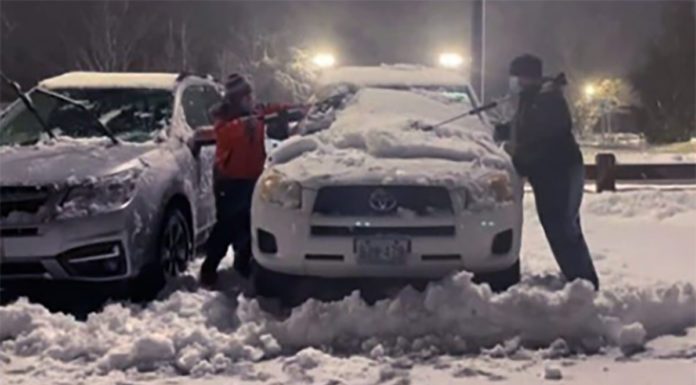 10-year-old boy cleans the snow off hospital workers’ cars so they can get home safely