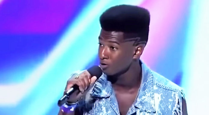 17-year-old takes the stage of “X Factor” and surprises all with his deep country voice and incredible smile