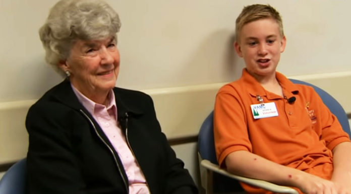 Teen is volunteering at a veteran retirement home and is making a huge change in the residents’ lives