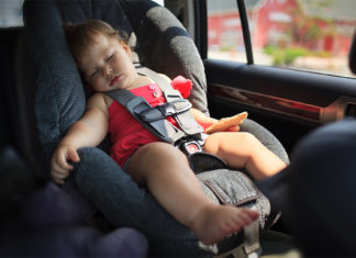 4-year-old alerts police that he and six other children are left alone inside a hot vehicle