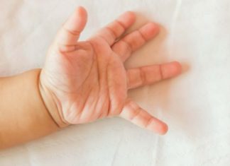 20-month-old baby dies of starvation after mother leaves her for 6 days to go celebrate her 18th birthday