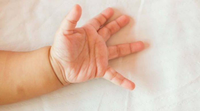 20-month-old baby dies of starvation after mother leaves her for 6 days to go celebrate her 18th birthday