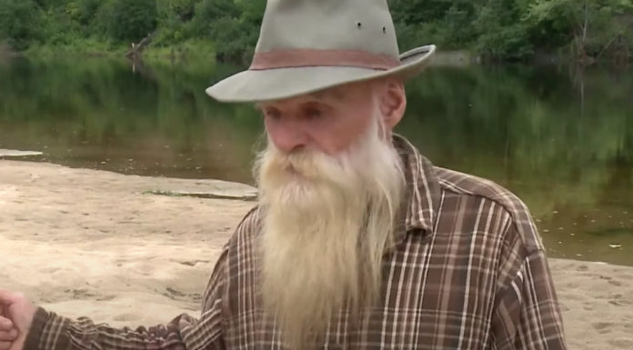 81-year-old man forced out of woods and jailed after living in a cabin “off the grid” for nearly three decades