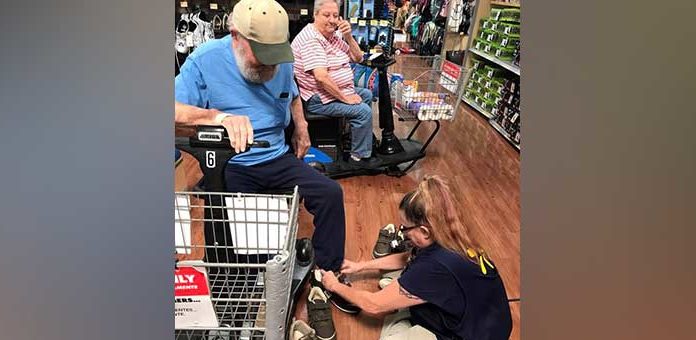 Walmart employee helps elderly man find the perfect shoes