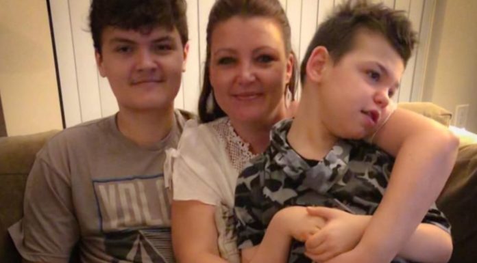 Mom gets vicious “parking violation” note after double-parking to accommodate her disabled son