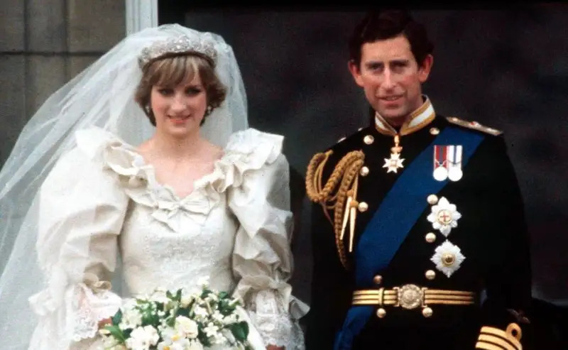 Princess Diana marrying Prince Charles