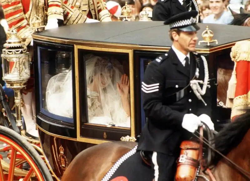 Princess Diana in wedding carriage