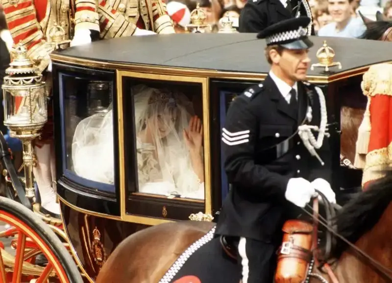 Princess Diana in wedding carriage