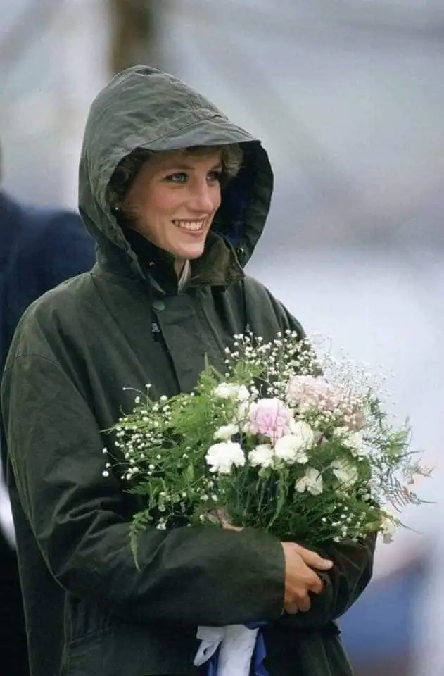 Princess Diana cradling a bouquet