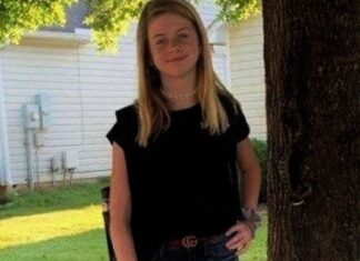 She took a photo of her daughter, but when they looked closer they froze