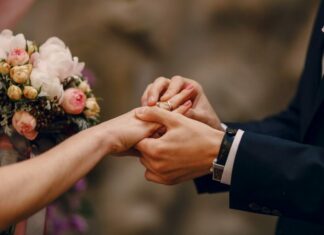 Woman leaves an empty seat for her late son on her wedding day – She can’t believe it when she sees an unknown person sitting in the chair…