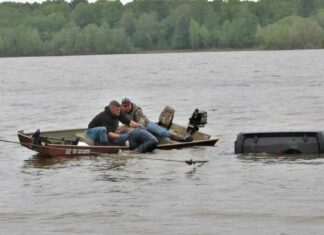 Missing woman discovered alive in Jeep submerged in large Texas lake