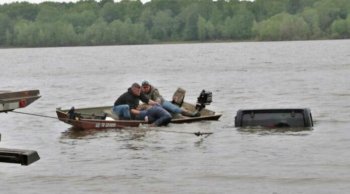 Missing woman discovered alive in Jeep submerged in large Texas lake