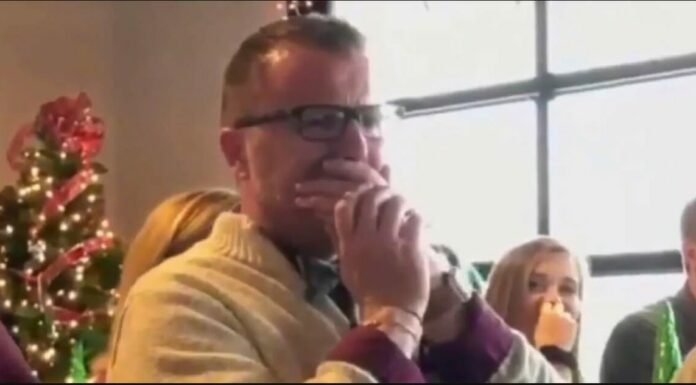 Choir teacher hides wedding from all students, fearing disapproval – but then they show up