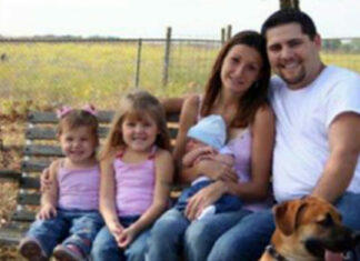 Can you spot the creepy detail in this photo that’s freaking everyone out?