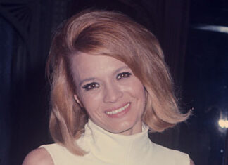 At 91 years old, Angie Dickinson is left alone in her Beverly Hills home – read more about her life