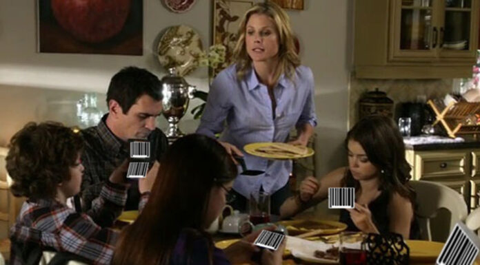 Husband mocks his wife’s breasts at the dinner table – but her brilliant revenge is gold