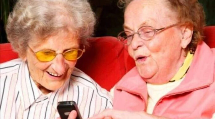 Two elderly women were having a late lunch