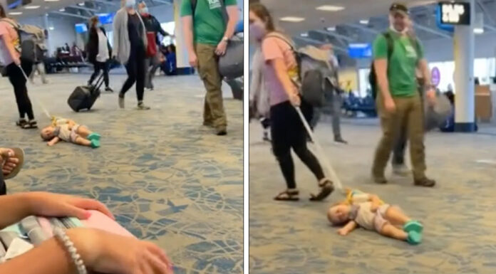 Mom slammed online for dragging her baby through airport on a leash
