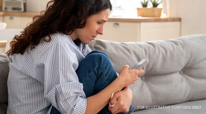 Wife sees stranger’s message about her on husband’s phone, takes a risk by inviting the sender over