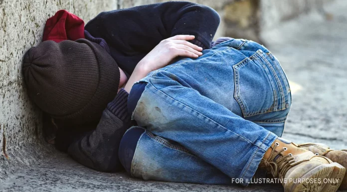 4 real-life stories about parents who left their kids homeless & begged them for a favor years later