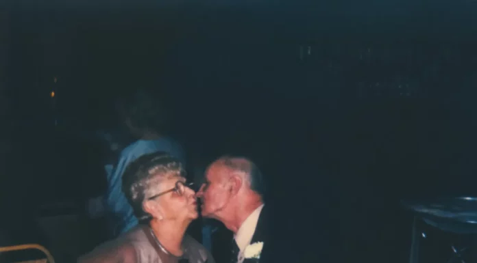 Happy couple shares 10th anniversary picture online, promptly gets flooded with worried calls
