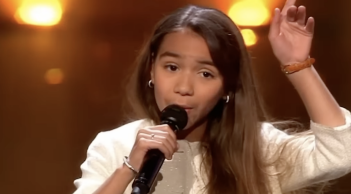 Young girl sang an 80-year-old song – The audience went crazy