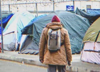 A father of four living in a tent selflessly donates his last $2 to a stranger at a gas station