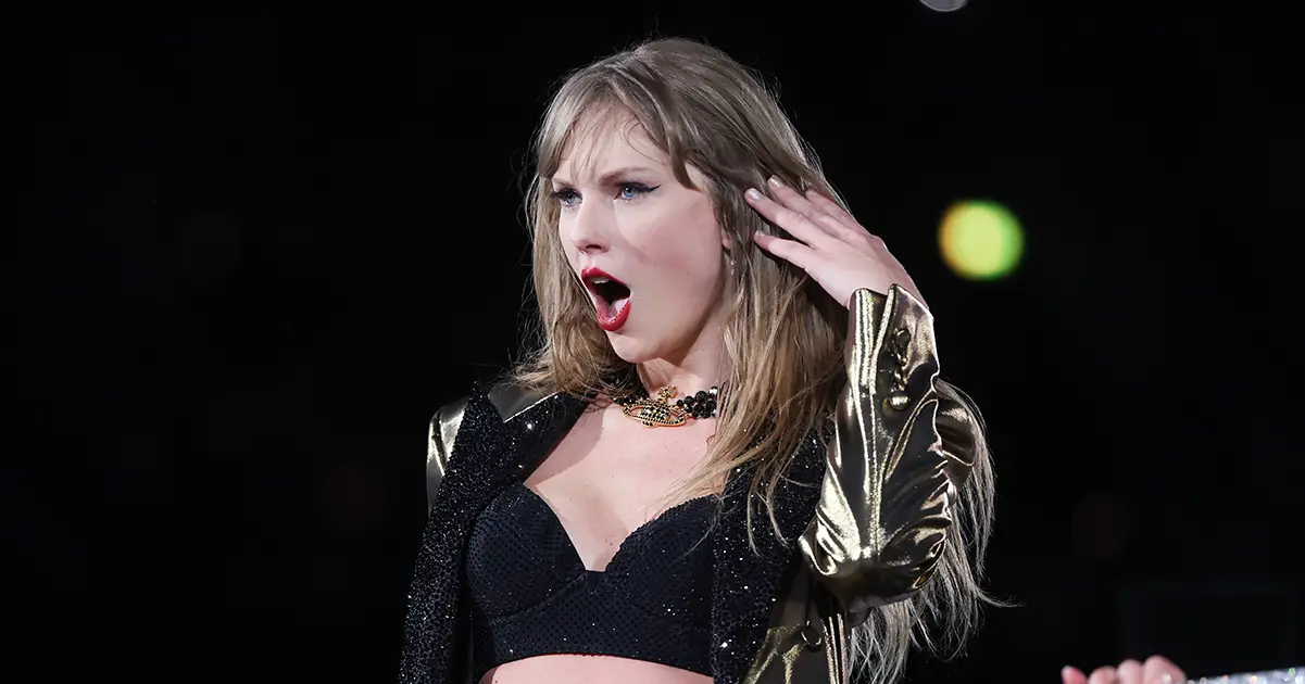 Taylor Swift mocked for 'granny panties' after dress opens up ...