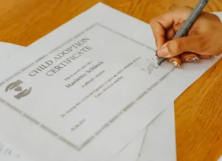 Devastated mom wants to adopt, spots girl at adoption agency strikingly similar to her late daughter