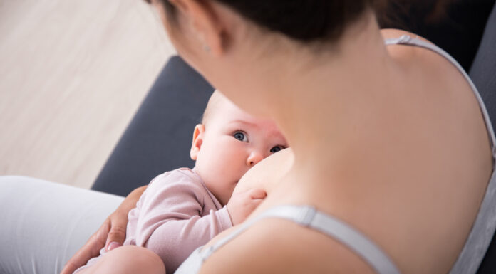 Mother posts picture breastfeeding toddler in public – she finally responds to all the backlash
