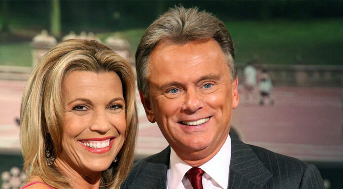 Vanna White bids an emotional farewell to Pat Sajak ahead of his final show