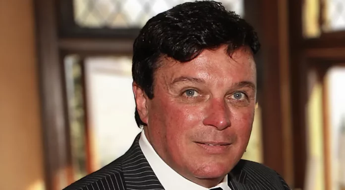 Pop star hid his affair with this man for 39 years – They had a secret wedding when he was 71
