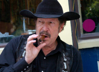 Beloved country singer found dead at his home in Texas