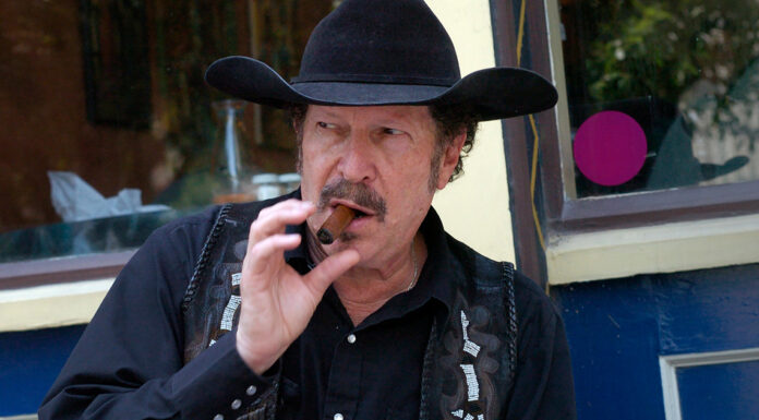 Beloved country singer found dead at his home in Texas